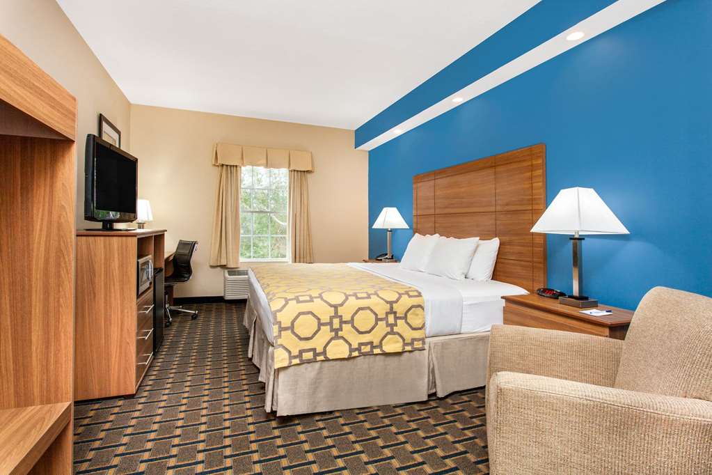 Baymont by Wyndham Jacksonville Butler Blvd - photo 6