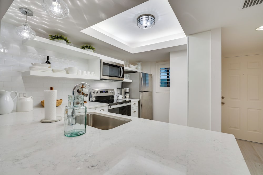 Bonita Springs Condo w Community Pool — 4-Star Luxury Hotel in Bonita Springs, United States