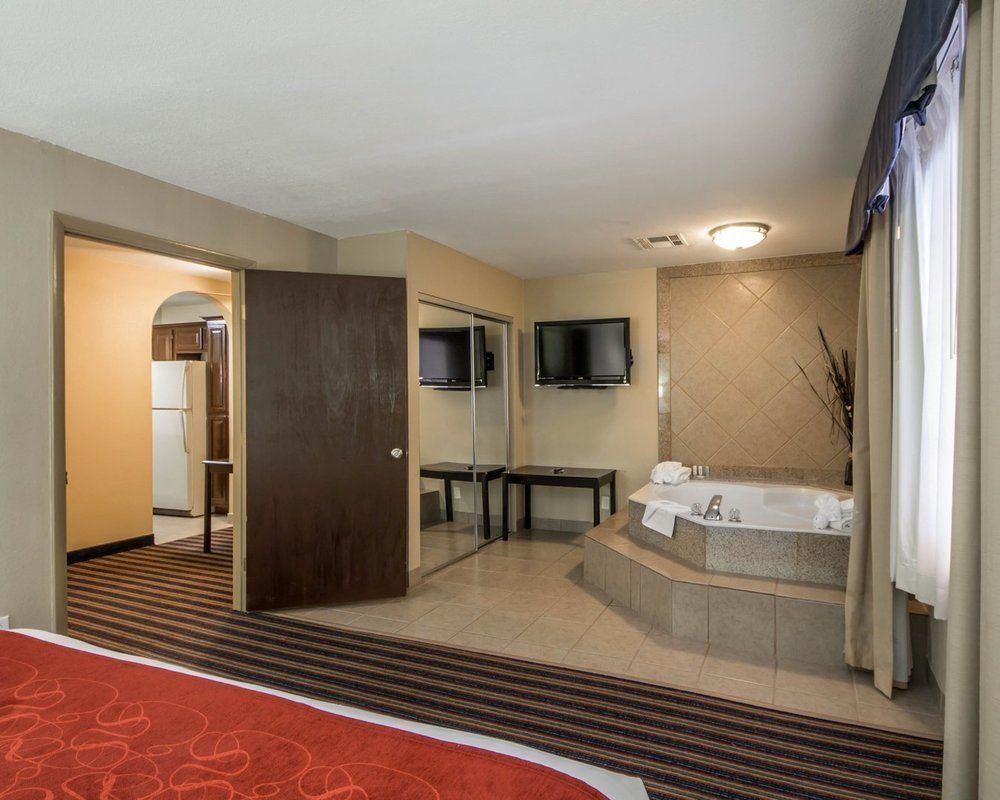 Rodeway Inn & Suites East I 44 - photo 9