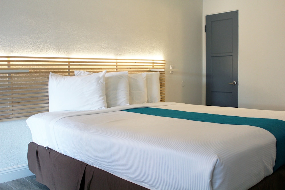 Hotel Point Loma - photo 9