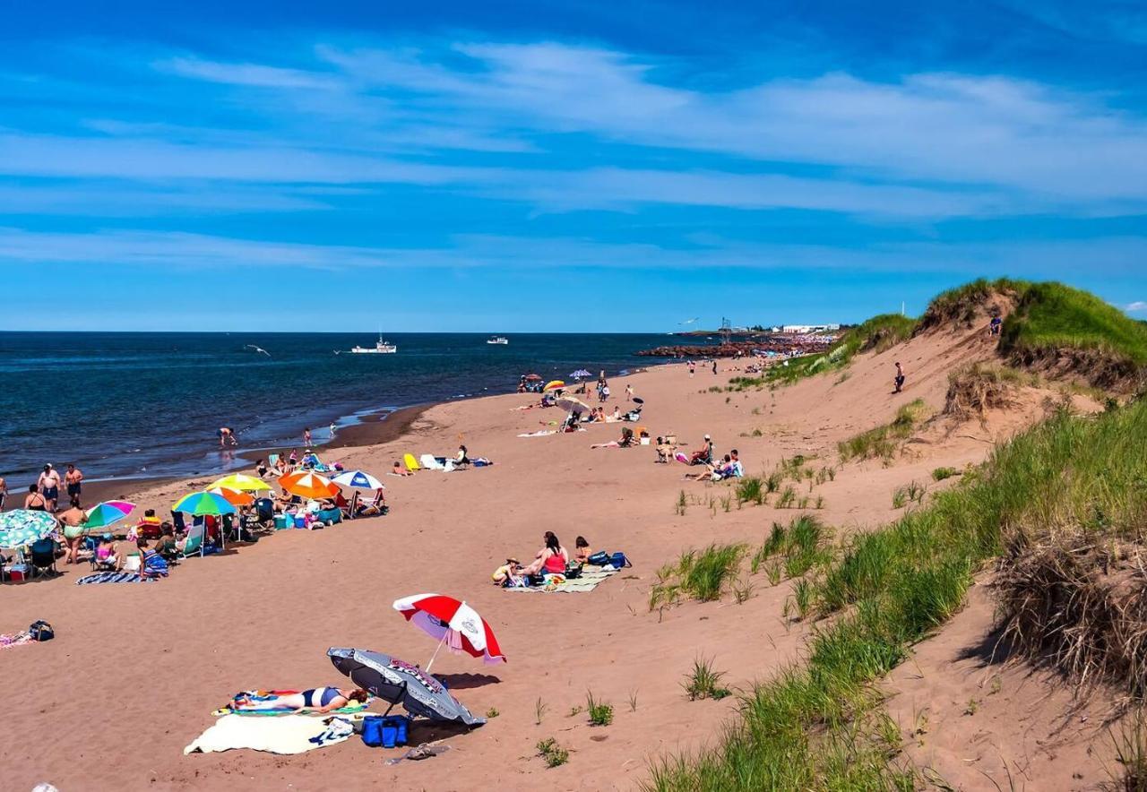 Seabreeze Aboiteau Cottage beach access — 4-Star Luxury Hotel in Moncton, Canada