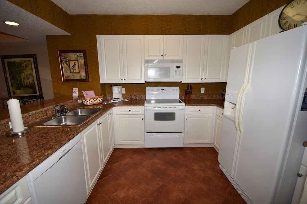 North Tower Apartment 606 - photo 13