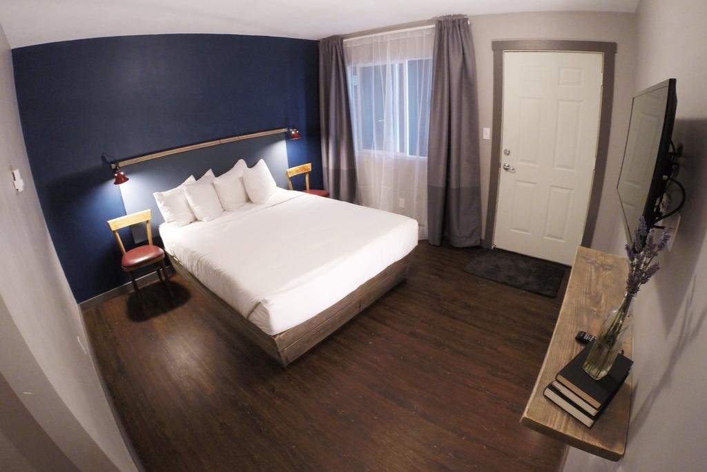 Salt Hotel & Pub in Long Beach, United States