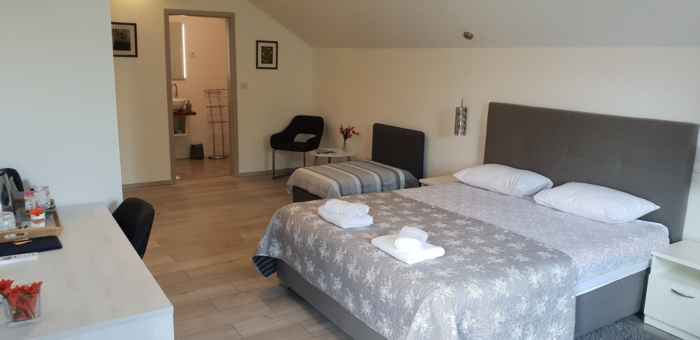 KE TO Zagreb Airport Rooms in Velika Gorica, Croatia