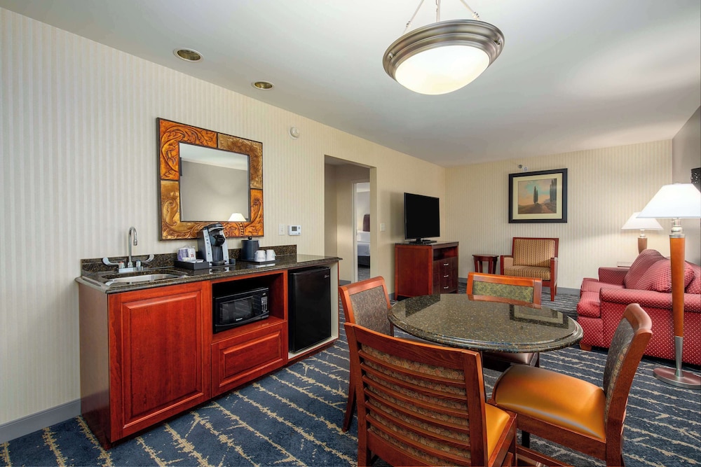 Hilton Garden Inn Milwaukee Northwest Conference Center - photo 19