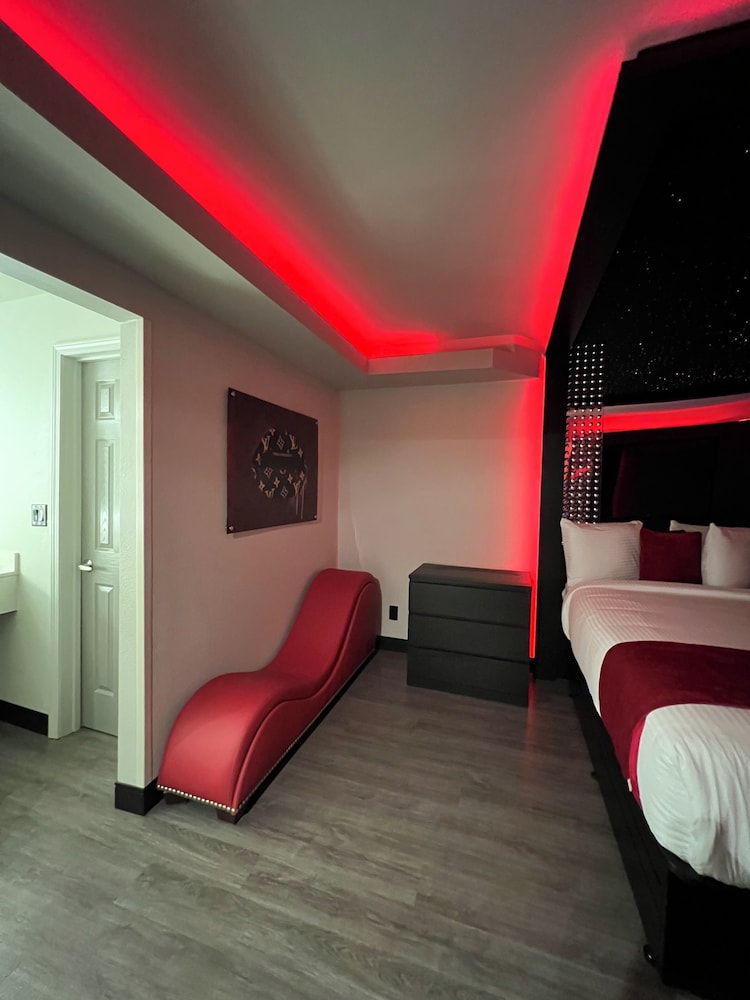 Imperial Suites Adults Only - photo 16