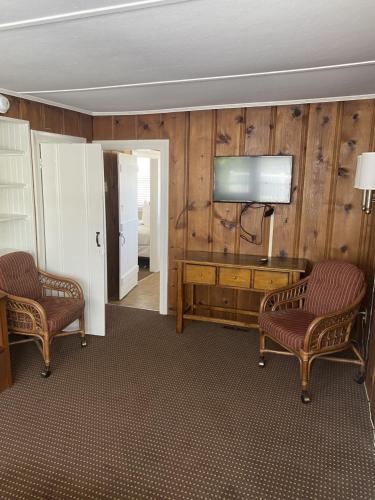 The Admiral Hotel Motel - photo 57