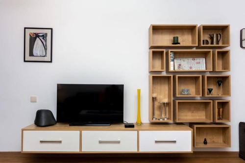 Super Cozy 2BR Apartment In Vake By Wehost