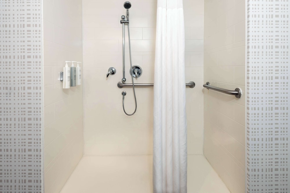 Hampton Inn & Suites Clearwater Beach - photo 39