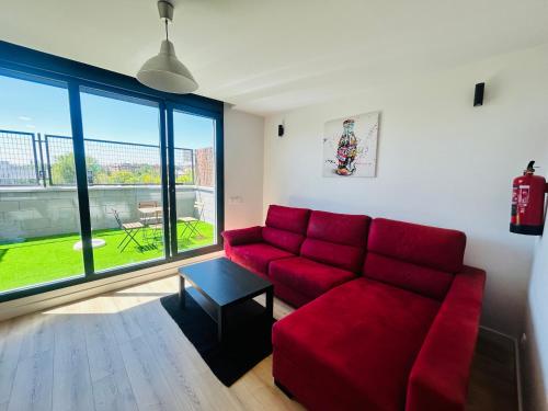 Loft 29 Con Piscina Terraza Jardin Y Netflix — hotel in San Sebastian De Los Reyes