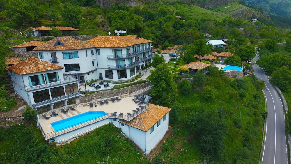 Vardzia Resort — hotel in Akhaltsikhe
