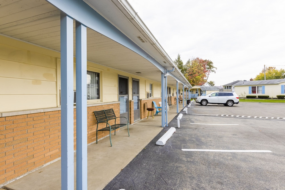 Parkside Motel by OYO Meadville Conneaut Lake - photo 57