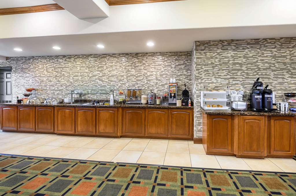 La Quinta Inn & Suites by Wyndham Longview North - photo 27