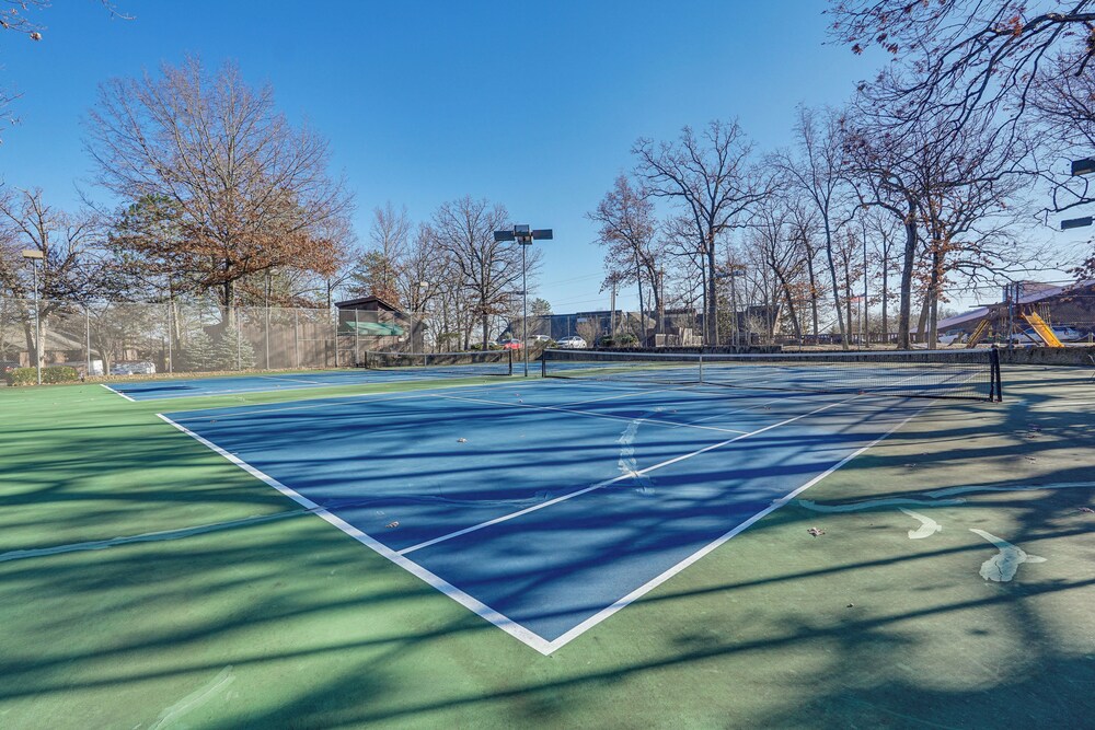 Lakefront Condo w Resort Amenities in Osage Beach - photo 27