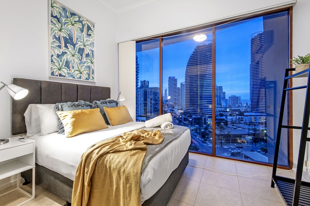 Savannah Penthouse — 4-Star Luxury Hotel in Broadbeach, Australia
