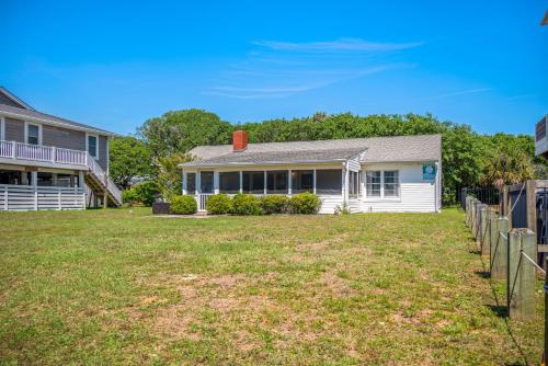 Papas Place by Oak Island Accommodations - photo 9