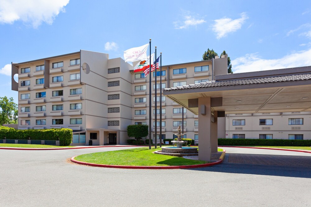 Crowne Plaza Silicon Valley N Union City — 4-Star Luxury Hotel in Union, United States