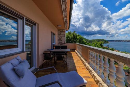 Modernes Apartment nur 100 Meter zum Strand mit herrlichem Meerblick Aussendusche Grill — 4-Star Luxury Hotel in Jadranovo, Croatia