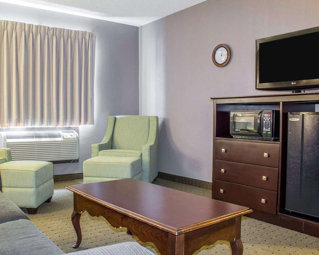 Econo Lodge Ames Area - photo 24