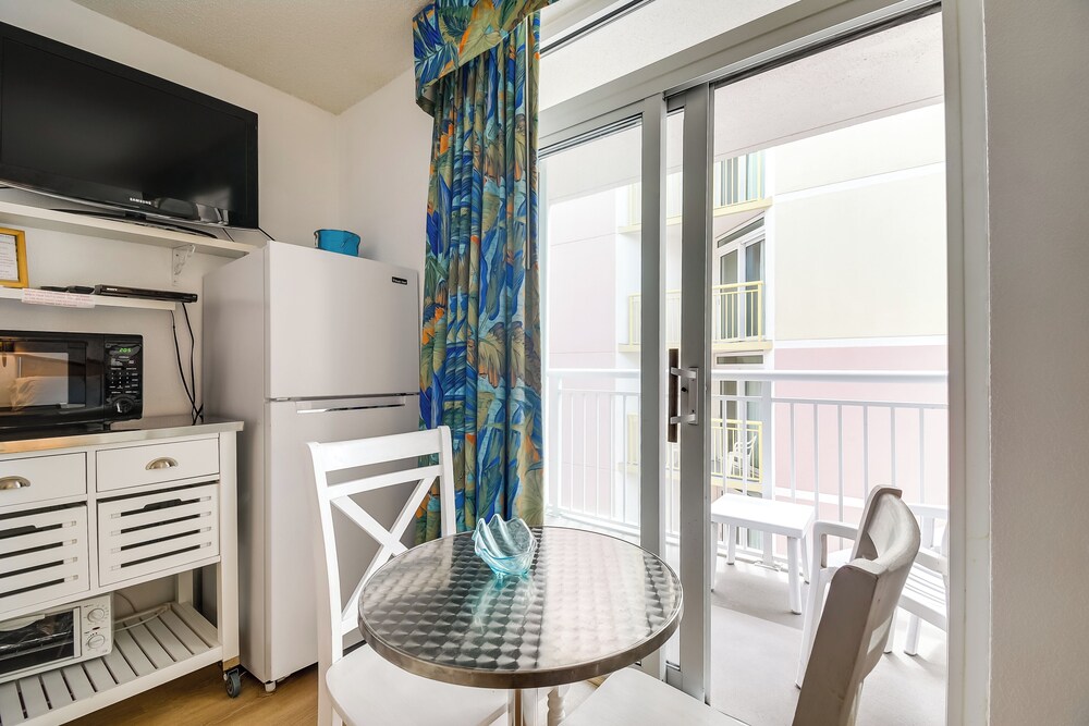 2 Mi to Barefoot Landing Beachfront Resort Studio - photo 4