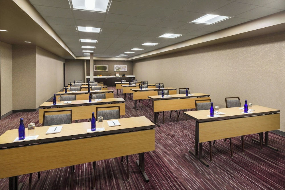 Courtyard by Marriott Chicago Bloomingdale - photo 24
