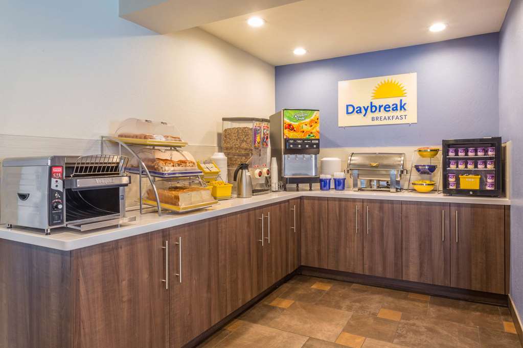 Days Inn & Suites by Wyndham East Flagstaff - photo 22