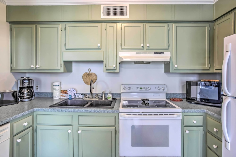 Cozy Myrtle Beach Escape With Resort Amenities - photo 8
