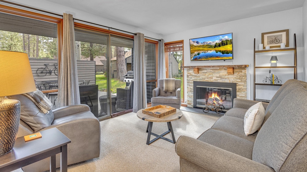 Mt View Lodge Unit 21 — 4-Star Luxury Hotel in Sunriver, United States