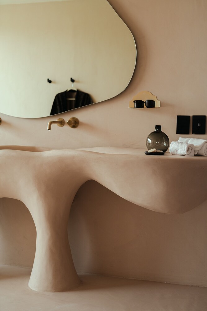 Bathroom sink