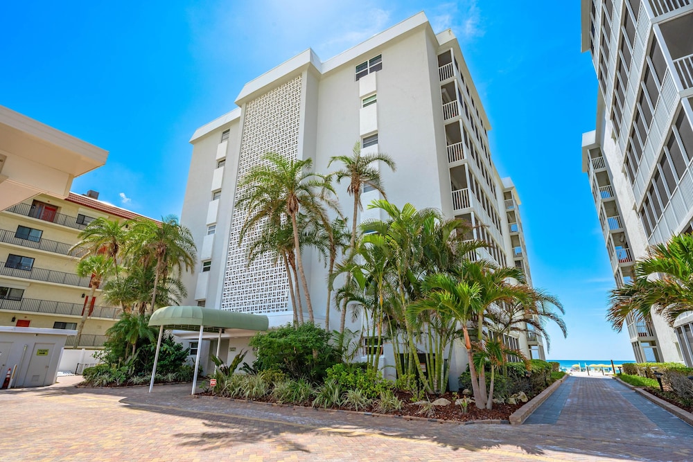Crescent Arms By Beachside Management — 4-Star Luxury Hotel in Sarasota, United States