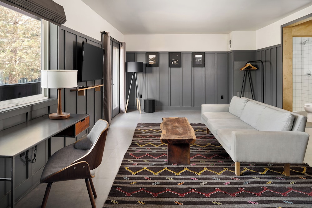 The Coachman Hotel - photo 16