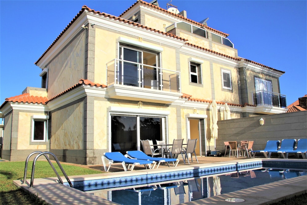 Villa Lovisi — 4-Star Luxury Hotel in Maspalomas, Spain