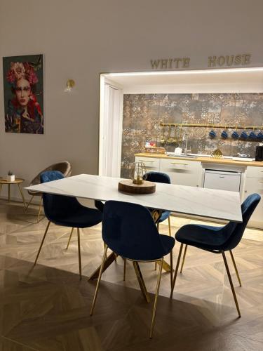 White House luxury — 4-Star Luxury Hotel in Bari, Italy