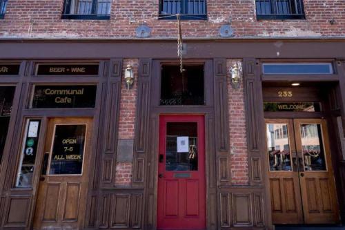 Speakeasy Suites Sleeps 18 — hotel in Nevada