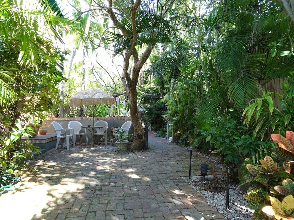 Suite Dreams Inn by the Beach - photo 3