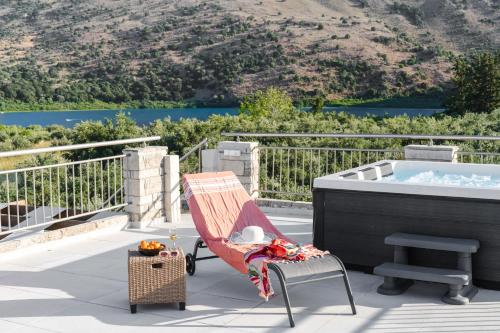 Lithus Retreat with Jacuzzi and 360 Views in Georgioupolis, Greece