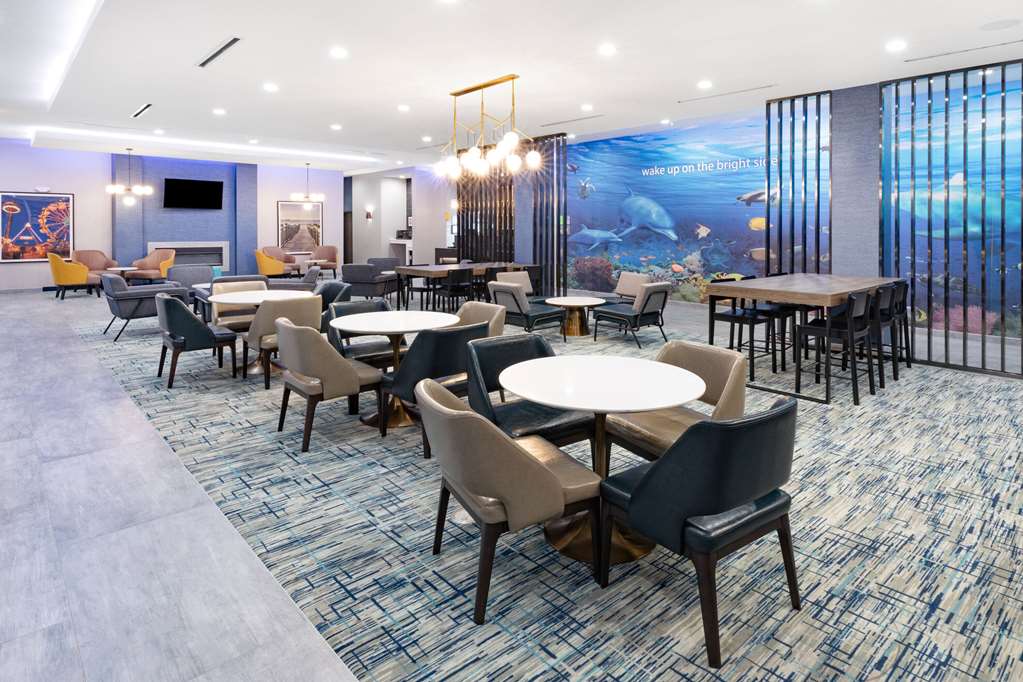 La Quinta Inn & Suites by Wyndham Galveston North at I 45 - photo 38