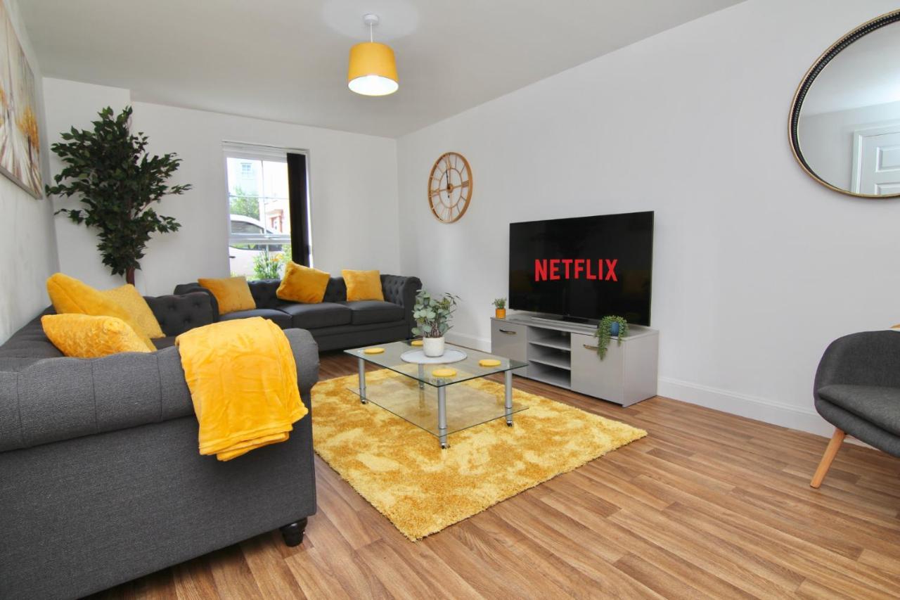 CityWharf Lodge Fully Furnished Home With Free Parking WiFi Netflix — 4-Star Luxury Hotel in Coventry, United Kingdom