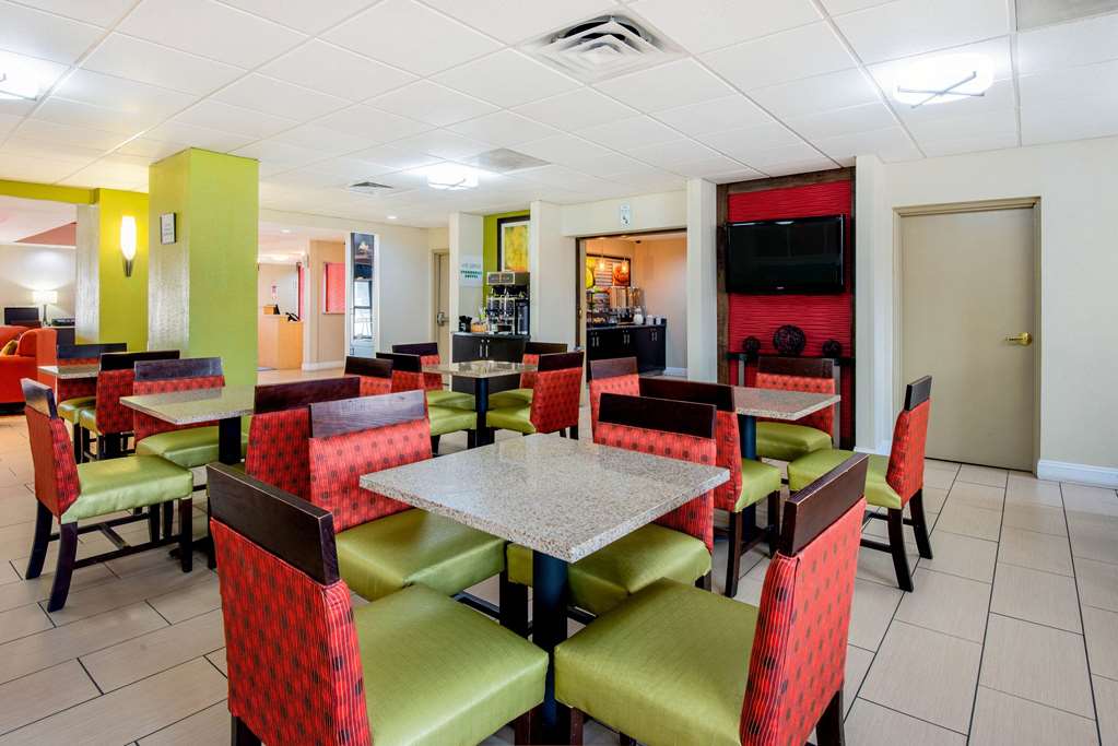 La Quinta Inn & Suites by Wyndham Elkview Charleston NE - photo 48