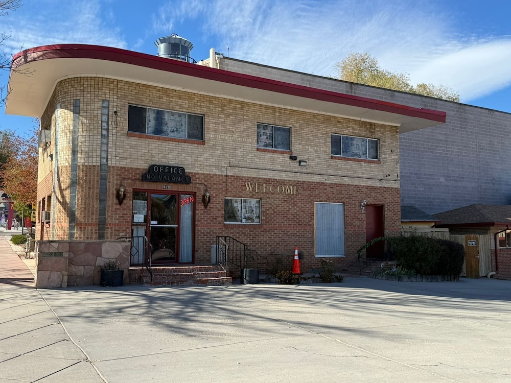 Springs Inn - photo 6