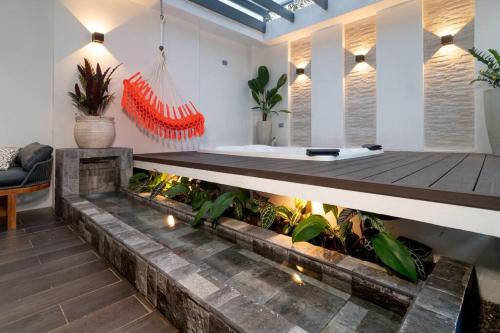 Amara House Arenal Central location — 4-Star Luxury Hotel in Fortuna, Costa Rica