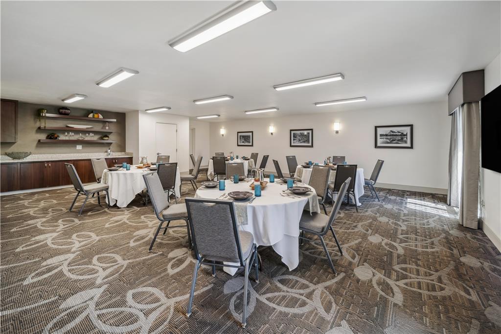 Best Western Plus Hilltop Inn - photo 10
