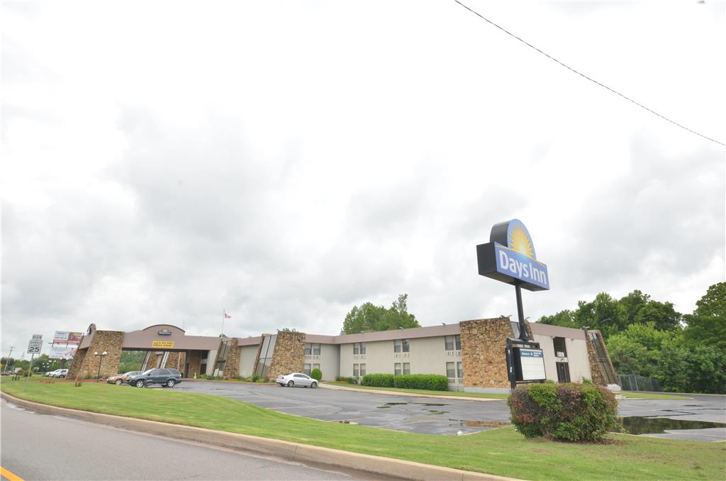 Days Inn by Wyndham Southern Hills ORU - photo 2
