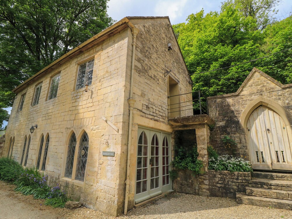 Chapel Cottage — 4-Star Luxury Hotel in Stroud, United Kingdom