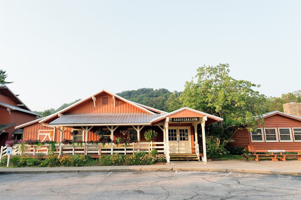 Brown County Inn - last minute hotel in Nashville