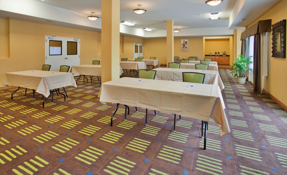 Holiday Inn Express Hotel & Stes Kansas City Sports Complex by IHG - photo 48