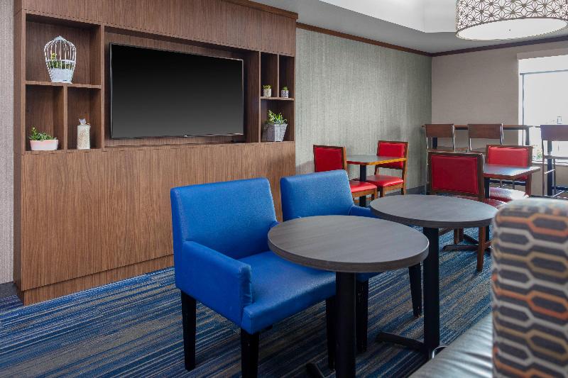 Holiday Inn Express & Suites Roanoke Rapids SE by IHG - photo 36