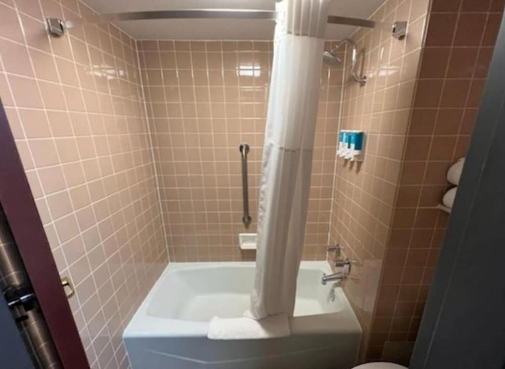 Hotel Lotus Kansas City Merriam - photo 23