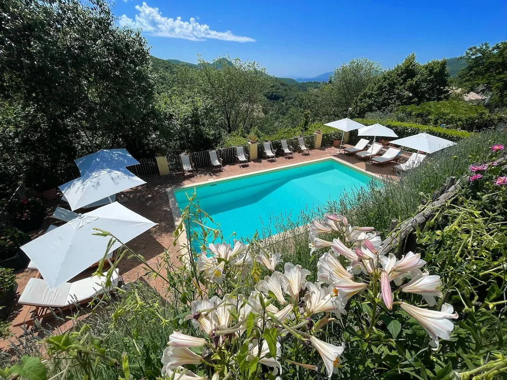 Luxurious Umbrian Retreat for 10 with Private Terrace and Pool in Spoleto, Italy