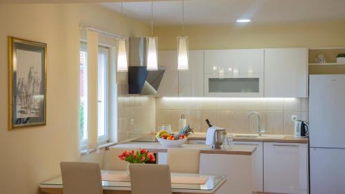 Baška Voda Apartments City center Steps from the Beach Free Parking — 4-Star Luxury Hotel in Baska Voda, Croatia